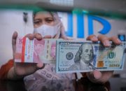 Rupiah Melewati Rp 15.700/US$, Imbas Keuangan Warga Indonesia Merana