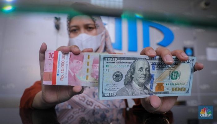 Rupiah Melewati Rp 15.700/US$, Imbas Keuangan Warga Indonesia Merana