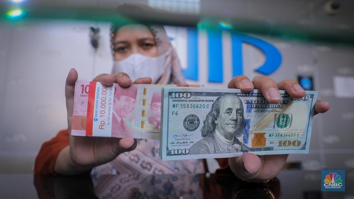 Rupiah Melewati Rp 15.700/US$, Imbas Keuangan Warga Indonesia Merana